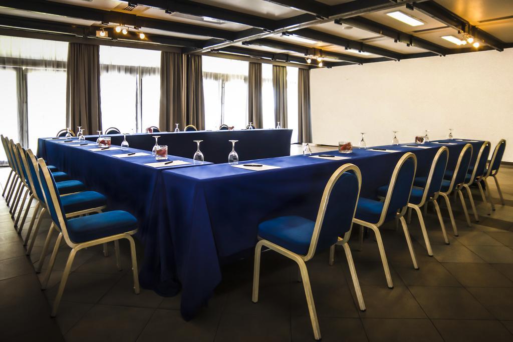 Douala Rabingha Hotel Екстериор снимка