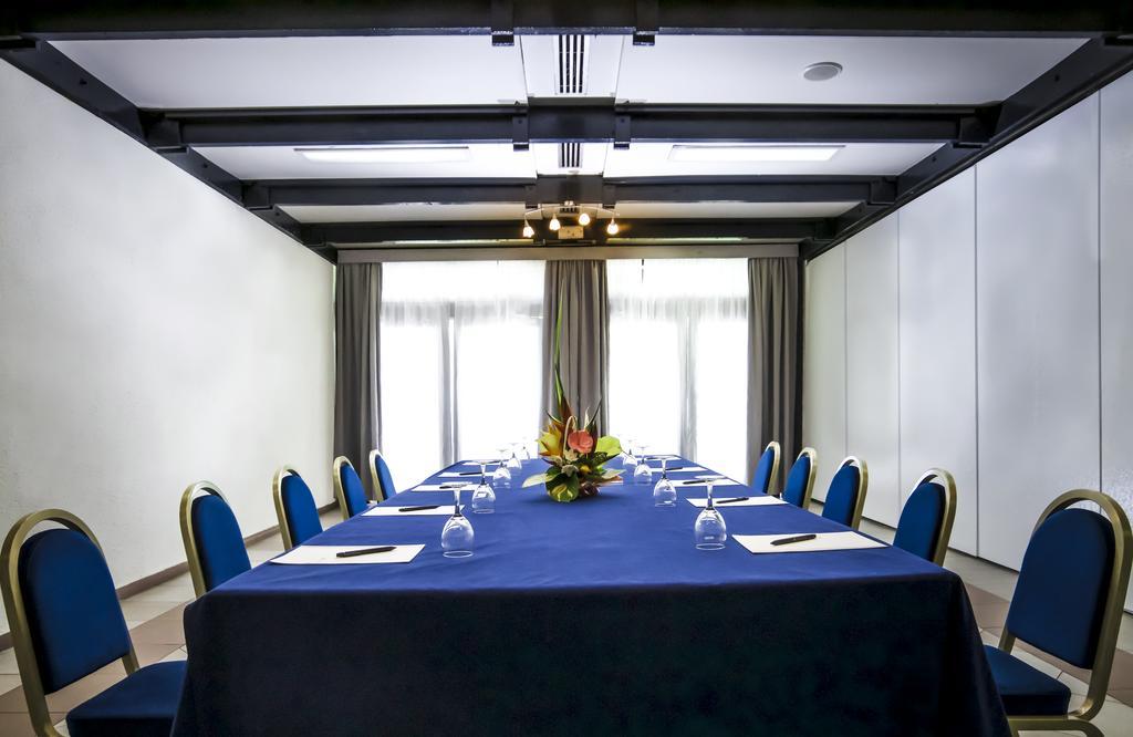 Douala Rabingha Hotel Екстериор снимка